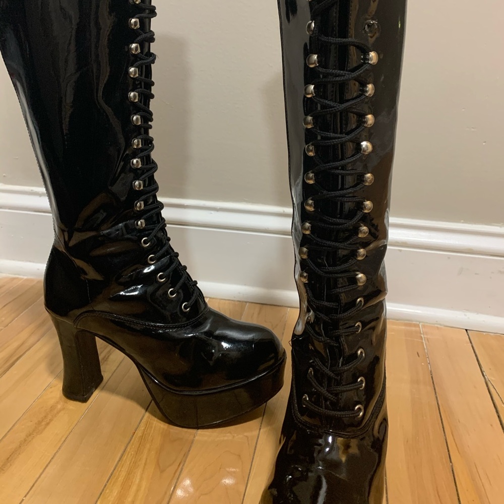 Tuk size 8 platform boots
